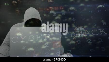Composition d'un hacker à capuchon utilisant un ordinateur portable avec des cellules covides et avertissement de cyber-attaque à l'écran Banque D'Images