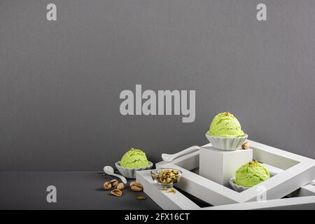 Une cuillère de glace à la pistache maison Banque D'Images