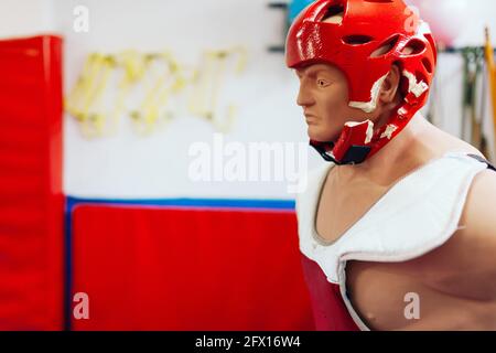 Boxe Punching Dummy, Sparring Body au club de taekwondo Banque D'Images