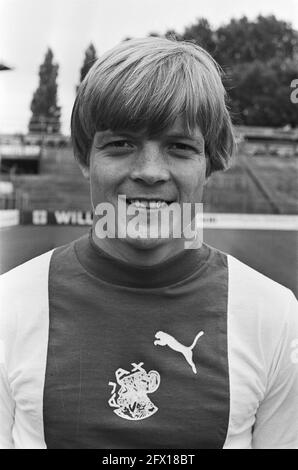 Ajax présente une nouvelle sélection (Amsterdam); nr. 15, 16 Lerby, nr. 17 ?, n° 18 Notten (titres), 13 juillet 1977, sports, football, Pays-Bas, Agence de presse du XXe siècle photo, nouvelles à retenir, documentaire, photographie historique 1945-1990, histoires visuelles, L'histoire humaine du XXe siècle, immortaliser des moments dans le temps Banque D'Images