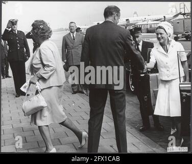 Maison royale, princesses, reines, princesses, DÉPART, Aéroports, Irene, princesse, Juliana, reine, 30 juin 1964, DÉPART, reines, maison royale, princes, princesses, aéroports, pays-Bas, agence de presse du XXe siècle photo, news to remember, documentaire, photographie historique 1945-1990, histoires visuelles, L'histoire humaine du XXe siècle, immortaliser des moments dans le temps Banque D'Images