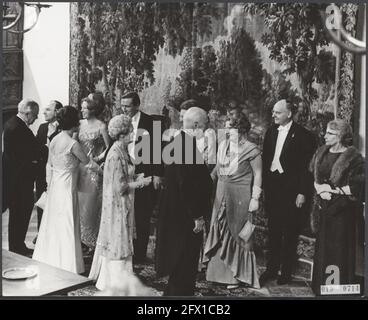 maison royale, princesses, reines, princes, festivités, Salutations, ministres, présidents, Amsberg Mme Von, Beatrix, princesse, Pals, JO, Claus, prince, Jonkman, 6 mars 1966, salutations, festivités, reines, maison royale, ministres, princes, princesses, présidents, pays-Bas, Agence de presse du XXe siècle photo, nouvelles à retenir, documentaire, photographie historique 1945-1990, histoires visuelles, L'histoire humaine du XXe siècle, immortaliser des moments dans le temps Banque D'Images