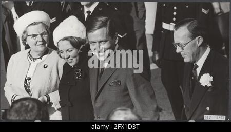 maison royale, princesses, princes, reines, portraits, Aéroports, Beatrix, princesse, Bernhard, prince, Claus, prince, Juliana, Reine, avril 29, 1966, reines, maison royale, portraits, princes, Princesses, aéroports, pays-Bas, Agence de presse du XXe siècle photo, news to remember, documentaire, photographie historique 1945-1990, histoires visuelles, L'histoire humaine du XXe siècle, immortaliser des moments dans le temps Banque D'Images