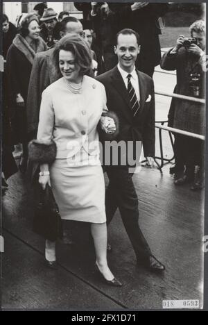 Maison royale, princesses, princesses, DÉPART, aéroports, Carlos Hugo, prince, Irene, princesse, Ypenburg, 11 février 1964, DÉPART, maison royale, princes, princesses, Aéroports, pays-Bas, Agence de presse du XXe siècle photo, nouvelles à retenir, documentaire, photographie historique 1945-1990, histoires visuelles, L'histoire humaine du XXe siècle, immortaliser des moments dans le temps Banque D'Images