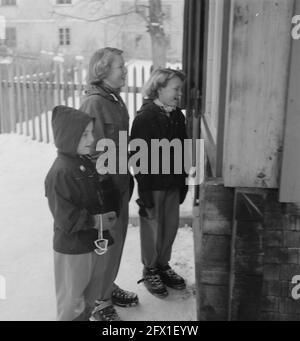 Famille royale à Sankt Anton. Trois princesses, 29 décembre 1950, princesses, sports d'hiver, Pays-Bas, Agence de presse du XXe siècle photo, nouvelles à retenir, documentaire, photographie historique 1945-1990, histoires visuelles, L'histoire humaine du XXe siècle, immortaliser des moments dans le temps Banque D'Images