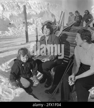 Famille royale à Sankt Anton. Princesse Margriet, 29 décembre 1950, princesses, sports d'hiver, Pays-Bas, Agence de presse du XXe siècle photo, nouvelles à retenir, documentaire, photographie historique 1945-1990, histoires visuelles, L'histoire humaine du XXe siècle, immortaliser des moments dans le temps Banque D'Images