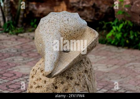 Réplique en pierre de Plain Conch Shell (SANKHA) en plein air dans un studio de flim dans l'endroit d'accueil. Banque D'Images