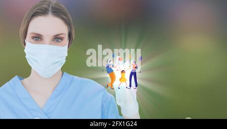 Composition d'une femme médecin portant un masque facial, touchant l'écran virtuel avec l'illustration de personnes Banque D'Images