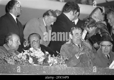 Ajax contre Benfica 1-0, semi-finale Europacup I, Prince Bernhard et Jaap van Praag, 5 avril 1972, sports, tribunes, Football, pays-Bas, Agence de presse du XXe siècle photo, nouvelles à retenir, documentaire, photographie historique 1945-1990, histoires visuelles, L'histoire humaine du XXe siècle, immortaliser des moments dans le temps Banque D'Images