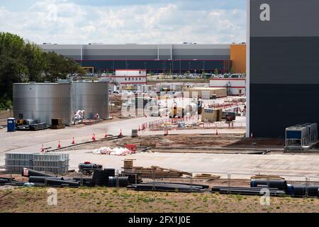 Réservoirs de stockage en vrac sur un chantier de construction Banque D'Images