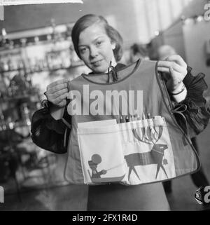 Salon de l'art et de l'artisanat 1965 à RAI, sport pour enfants avec crayons de couleur, 8 février 1965, foires, pays-Bas, agence de presse du xxe siècle photo, nouvelles à retenir, documentaire, photographie historique 1945-1990, histoires visuelles, L'histoire humaine du XXe siècle, immortaliser des moments dans le temps Banque D'Images