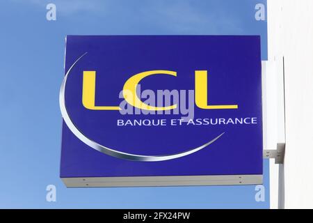 Lyon, France - 9 avril 2019 : logo LCL ou crédit Lyonnais sur un mur. Le crédit Lyonnais est une banque française historique et l'une des plus grandes de France Banque D'Images