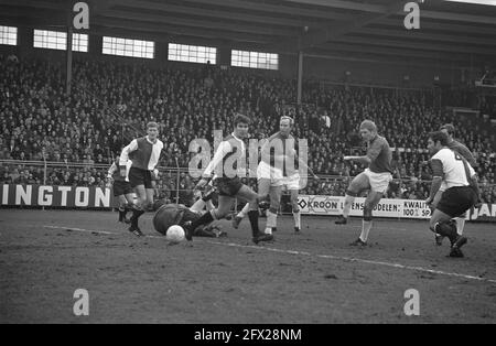 IJsselmeervogels-Heerenveen 2-1 ( KNVB cup). Jaan de Graaf (r) scores the  winning goal in the last minute for IJsselmeervogels, Negerman of  Heerenveen (9). Burgman of Vogels, October 8, 1977, soccer, The Netherlands