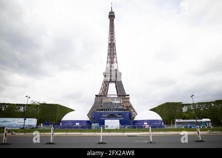 Paris, France, le 25 mai 2021. L'observateur de l'énergie présente son futur moyen de transport de l'hydrogène dans des tentes à côté de la tour Eiffel, à Paris, en France, le 25 mai 2021. Photo de Raphael Lafargue/ABACAPRESS.COM Banque D'Images