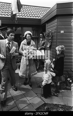 La princesse Beatrix ouvre le centre commercial de quartier et le complexe scolaire Waldervaart à Schagen, 28 avril 1978, ouvertures, princesses, Écoles, centres commerciaux, pays-Bas, Agence de presse du XXe siècle photo, nouvelles à retenir, documentaire, photographie historique 1945-1990, histoires visuelles, L'histoire humaine du XXe siècle, immortaliser des moments dans le temps Banque D'Images