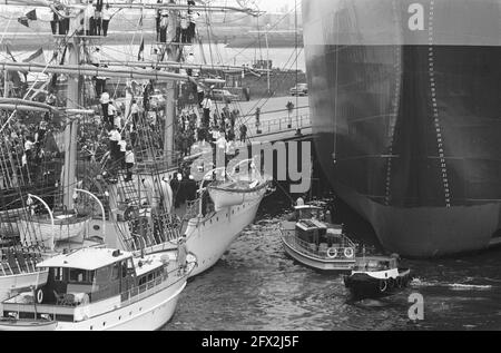 Le pétrolier de mammouth Esso Libye baptisé au chantier Verol Me, 23 août 1962, les pétroliers de Mammoth, baptising, pays-Bas, agence de presse du xxe siècle photo, nouvelles à retenir, documentaire, photographie historique 1945-1990, histoires visuelles, L'histoire humaine du XXe siècle, immortaliser des moments dans le temps Banque D'Images