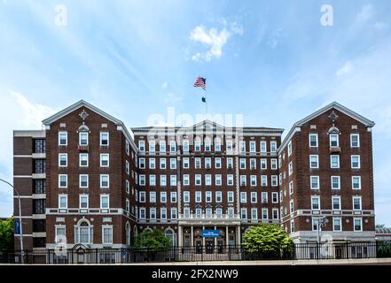 Schenectady, NY - Etats-Unis - 22 mai 2021 : vue sur le paysage du Schenectady County Community College. Fondé en 1967 à l'hôtel Van Curler à Downtow Banque D'Images