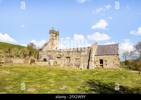 Les ruines de l'église St Martins à Wharram Percy ont déserté le village médiéval sur les Yorkshire Wolds, North Yorkshire, Angleterre Banque D'Images