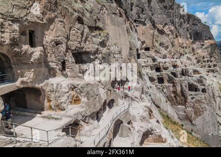 VARDZIA, GÉORGIE - 14 JUILLET 2017 : monastère de Vardzia sculpté dans une falaise, Géorgie Banque D'Images