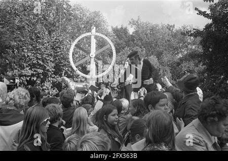 Des artistes se produisent à Artis pour l'action pour la préservation d'Artis, Amsterdam, 16 septembre 1970, ARTIESTEN, Zoos, pays-Bas, agence de presse du XXe siècle photo, actualités à retenir, documentaire, photographie historique 1945-1990, histoires visuelles, L'histoire humaine du XXe siècle, immortaliser des moments dans le temps Banque D'Images