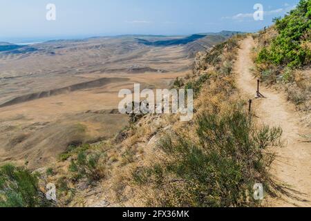 Sentier autour du monastère de la grotte d'Udabno au complexe monastique Davit Gareja En Géorgie Banque D'Images