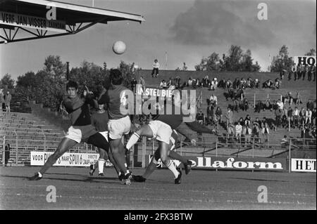 Ajax contre Standard Liège, match amical, 11 août 1970, sport, football, Pays-Bas, Agence de presse du XXe siècle photo, nouvelles à retenir, documentaire, photographie historique 1945-1990, histoires visuelles, L'histoire humaine du XXe siècle, immortaliser des moments dans le temps Banque D'Images