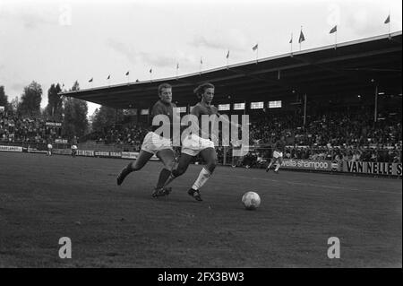 Ajax contre Liège standard, match amical. Johan Neeskens in action (à droite), 11 août 1970, sports, football, pays-Bas, agence de presse du xxe siècle photo, nouvelles à retenir, documentaire, photographie historique 1945-1990, histoires visuelles, L'histoire humaine du XXe siècle, immortaliser des moments dans le temps Banque D'Images