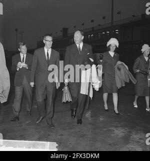Ministre LUN de retour de congé de Paris, ministre LUN avec sa fille et sa femme, 25 octobre 1962, filles, ministres, Wives, pays-Bas, agence de presse du XXe siècle photo, news to Remember, documentaire, photographie historique 1945-1990, histoires visuelles, L'histoire humaine du XXe siècle, immortaliser des moments dans le temps Banque D'Images