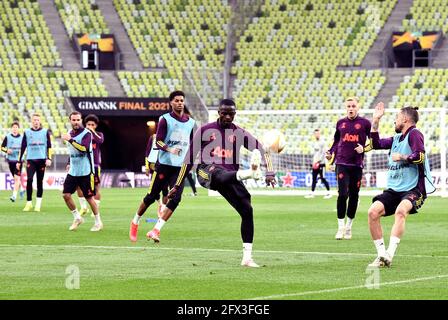 Eric Bailly (au centre) de Manchester United lors d'une session d'entraînement avant la finale de l'UEFA Europa League, au stade Gdansk, en Pologne. Date de la photo: Mardi 25 mai 2021. Banque D'Images