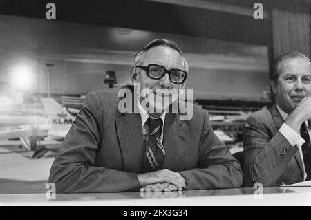 Le ministre Van der Stoel de retour de Grèce; Van der Stoel pendant la conférence de presse, le 1er septembre 1974, les ministres, conférences de presse, Politique, pays-Bas, Agence de presse du XXe siècle photo, nouvelles à retenir, documentaire, photographie historique 1945-1990, histoires visuelles, L'histoire humaine du XXe siècle, immortaliser des moments dans le temps Banque D'Images