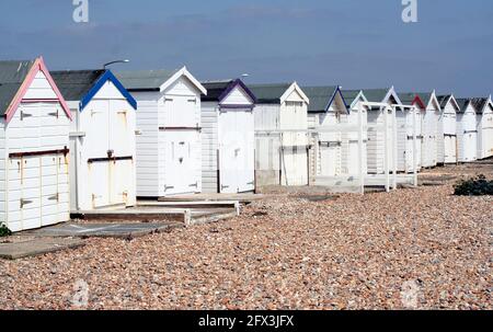 Cabines de plage à Ferring, West Sussex, Angleterre Banque D'Images