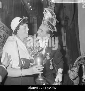 Miss Carnaval 1963 à Bellevue à Amsterdam élu, le 21 ans Margo Driezen, 23 février 1963, manquant, élections, Pays-Bas, Agence de presse du XXe siècle photo, nouvelles à retenir, documentaire, photographie historique 1945-1990, histoires visuelles, L'histoire humaine du XXe siècle, immortaliser des moments dans le temps Banque D'Images