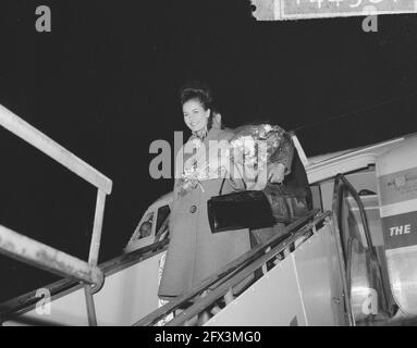 Miss World Rina Lodders de retour avec le prix et le globe argenté, 10 novembre 1962, Miss, pays-Bas, agence de presse du xxe siècle photo, nouvelles à retenir, documentaire, photographie historique 1945-1990, histoires visuelles, L'histoire humaine du XXe siècle, immortaliser des moments dans le temps Banque D'Images