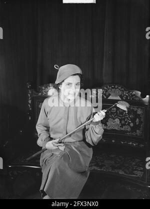 Lydia Dickman Fashion show dans pays Bas à Amsterdam, 28 septembre 1950, mode, défilés de mode, Pays-Bas, Agence de presse du XXe siècle photo, nouvelles à retenir, documentaire, photographie historique 1945-1990, histoires visuelles, L'histoire humaine du XXe siècle, immortaliser des moments dans le temps Banque D'Images