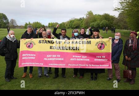 MSP avec Foysol Choudhury avec le professeur Sir Geoff Palmer lors d'un rassemblement de Black Lives Matter à Holyrood Park, Édimbourg, pour commémorer la mort de George Floyd un an plus tard. Date de la photo: Mardi 25 mai 2021. Floyd qui a été tué le 25 mai alors qu'il était en garde à vue dans la ville américaine de Minneapolis. Banque D'Images