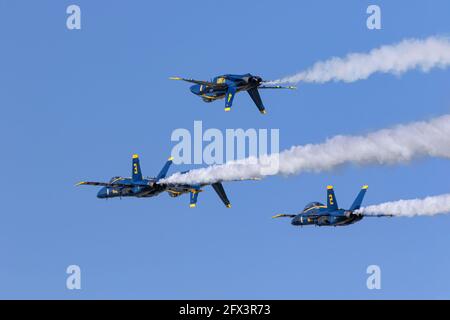 Boeing F/A 18 Hornets de l'équipe de formation de la marine américaine, les Blue Angels Banque D'Images