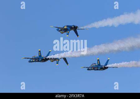 Boeing F/A 18 Hornets de l'équipe de formation de la marine américaine, les Blue Angels Banque D'Images