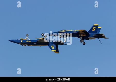 Boeing F/A 18 Hornets de l'équipe de formation de la marine américaine, les Blue Angels Banque D'Images