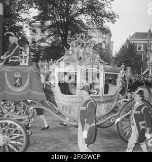 Le Golden Coach est en route vers le Ridderzaal, le 17 septembre 1968, Carris, pays-Bas, agence de presse du xxe siècle photo, nouvelles à retenir, documentaire, photographie historique 1945-1990, histoires visuelles, L'histoire humaine du XXe siècle, immortaliser des moments dans le temps Banque D'Images