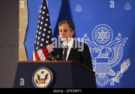 Jérusalem, États-Unis. 25 mai 2021. Le secrétaire d'État américain Antony Blinken fait une déclaration lors d'une conférence de presse à Jérusalem le mardi 25 mai 2021. Photo de piscine par Ronen Zvulun/UPI crédit: UPI/Alay Live News Banque D'Images