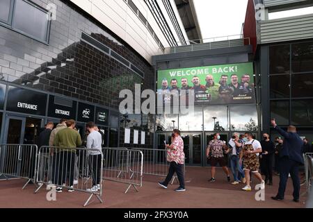 25 mai 2021 ; Marshall Arena, Milton Keynes, Buckinghamshire, Angleterre ; Professional Darts Corporation, Unibet Premier League Night 14 Milton Keynes ; les fans arrivent pour la PDC Darts Night 14 Banque D'Images