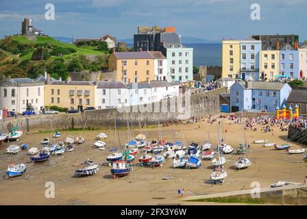 Vue sur le port et la vieille ville, Tenby, Carmarthen Bay, Pembrokeshire, pays de Galles, Royaume-Uni Banque D'Images