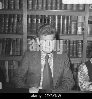 Trois partis progressistes (PvdA, D66, PPR) présentent un cabinet fantôme, prof. dr. W. F. Duijsenberg, 18 novembre 1972, politiques, Pays-Bas, Agence de presse du XXe siècle photo, nouvelles à retenir, documentaire, photographie historique 1945-1990, histoires visuelles, L'histoire humaine du XXe siècle, immortaliser des moments dans le temps Banque D'Images