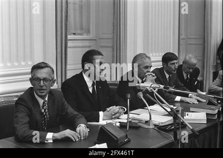 Le Premier ministre Biesheuvel fait une déclaration à la Chambre basse sur la crise du Cabinet, ministres, 17 août 1972, KABINETSCRIISIS, ministres, pays-Bas, Agence de presse du XXe siècle photo, nouvelles à retenir, documentaire, photographie historique 1945-1990, histoires visuelles, L'histoire humaine du XXe siècle, immortaliser des moments dans le temps Banque D'Images