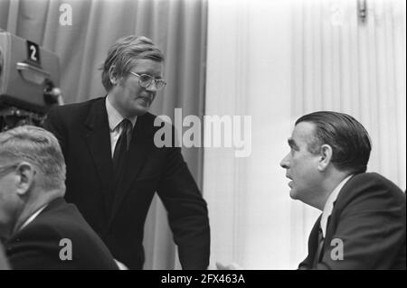 Le Premier ministre Biesheuvel fait une déclaration à la Chambre basse sur la crise du Cabinet, aperçu comme Andriessen parle, 17 août 1972, KABINETSCRIISIS, pays-Bas, agence de presse du xxe siècle photo, nouvelles à retenir, documentaire, photographie historique 1945-1990, histoires visuelles, L'histoire humaine du XXe siècle, immortaliser des moments dans le temps Banque D'Images