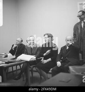 Débat drs. Den Uyl et drs. Schmelzer pour AVRO-TV, 20 janvier 1967, débats, pays-Bas, agence de presse du xxe siècle photo, nouvelles à retenir, documentaire, photographie historique 1945-1990, histoires visuelles, L'histoire humaine du XXe siècle, immortaliser des moments dans le temps Banque D'Images