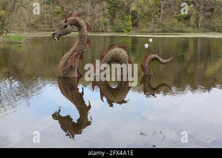 Culzean Castle Grounds, South Ayrshire, Écosse, Royaume-Uni. Une série de sculptures de saules représentant des créatures réelles et mythiques, de la mer et de l'eau. Banque D'Images