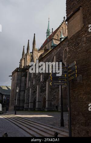 Kolin, République tchèque - 22 mai 2021 - un système de soutien externe de l'église Saint-Bartholomée Banque D'Images