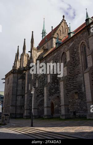 Kolin, République tchèque - 22 mai 2021 - un système de soutien externe de l'église Saint-Bartholomée Banque D'Images