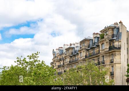 Paris, beaux bâtiments, vue de la coulee verte René-dumont dans le 12ème arrondissement, sentier Banque D'Images